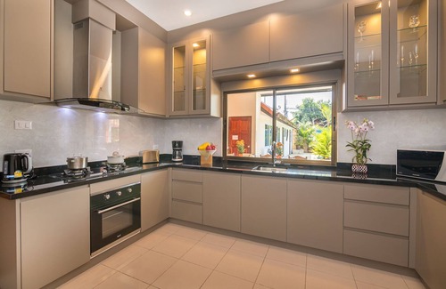 Nong Prue Villa | Luxurious Villa Pattaya Hill, minutes from town