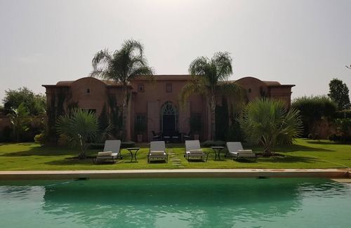 El Aggada Villa | Luxurious Villa with Housekeeper - Private garden & swimming pool not overlooked