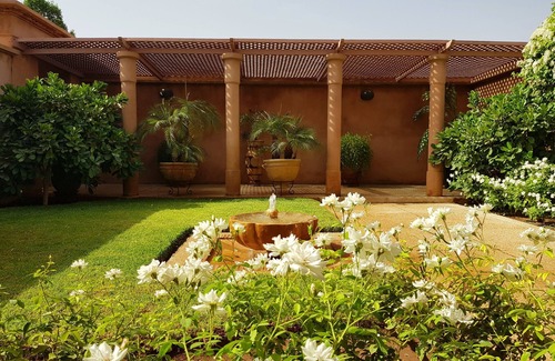 El Aggada Villa | Luxurious Villa with Housekeeper - Private garden & swimming pool not overlooked