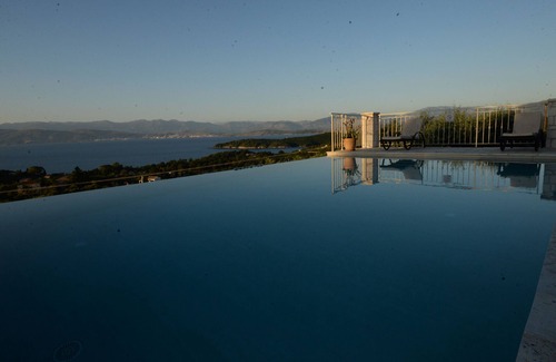 Kassiopi Villa | Luxurious Villa With Private Pool And Stunning Views, 4 bedrooms and 5 bathrooms