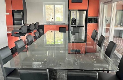 Somerset West Villa | Luxurious Villa ~ Rooftop Pool ~ Stunning Views!