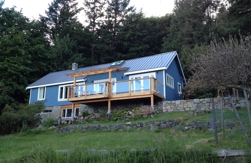 Salt Spring Island House | Luxurious Waterfront Retreat with Private Beach