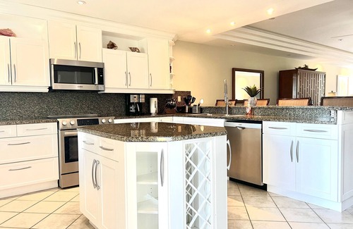 The Bight Condo | Luxurious Waterfront Stay w/Large Sun Deck