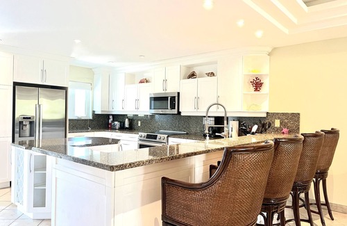 The Bight Condo | Luxurious Waterfront Stay w/Large Sun Deck