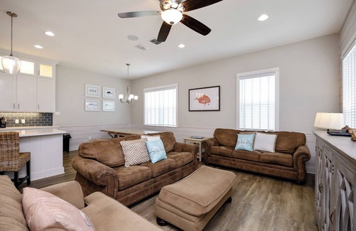 Corpus Christi House | Luxurious Waterfront Retreat with Complex Pool, Boat Slip, & Close to Beach