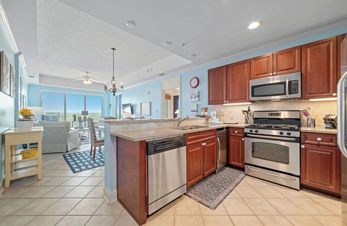 Orange Beach Condo | LUXURIOUS, WATERFRONT PROPERTY, SHOPPING, CONCERTS, KIDS ACTIVITIES, THE WHARF