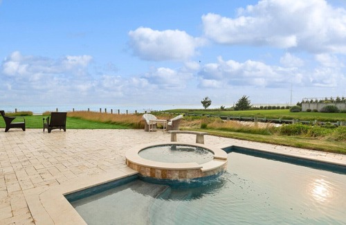 Remsenburg Condo | Luxurious Waterfront Retreat: Unwind in Hamptons Paradise