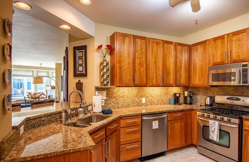 Downtown Seattle Condo | Luxurious Waterfront Penthouse 2BR/2BA + Parking!