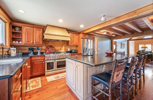 Bearsville House | Luxurious Woodstock Home Rental Catskill Mountains Views & Private Retreat