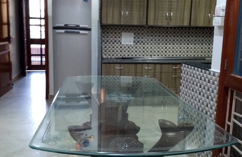 Tilak Nagar Apartment | Luxurious3BHK+Large Hall+4 Beds+4 Bathrooms+Wifi+Parking+Lift+Metro+PetFriendly
