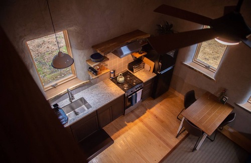 Trumansburg Cabin | Luxuriously Crafted Earthen FLX Cottage Retreat