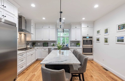 Blakeslee Cottage | Luxuriously Lakeside by AvantStay | Lakefront Retreat