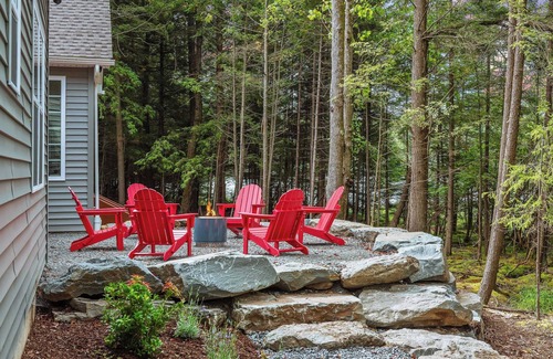 Blakeslee Cottage | Luxuriously Lakeside by AvantStay | Lakefront Retreat