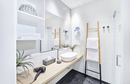 Bahnhofsvorstadt Apartment | Luxury ÜberFluss Apartment
