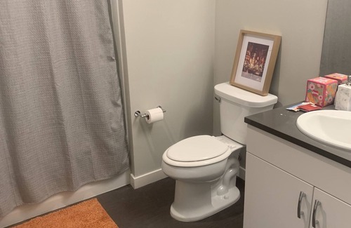 Oakland Apartment | Luxury 1 Bdrm with scenic hillside views, steps away from dining and shopping
