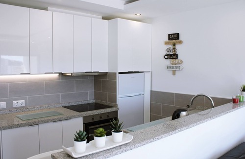 Benalmadena Costa Apartment | Luxury 1 Bedroom Apt, VFT/MA32393. 2 mins walk to the Beach,/Bars/Restaurants