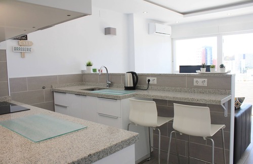 Benalmadena Costa Apartment | Luxury 1 Bedroom Apt, VFT/MA32393. 2 mins walk to the Beach,/Bars/Restaurants
