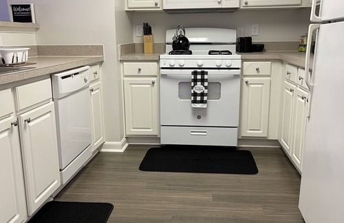 Ballston Apartment | Luxury 1 bedroom apartment with pool