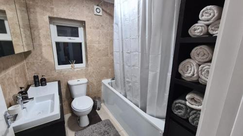 Haringey Apartment | Luxury 1 bedroom flat in the heart of Wood Green