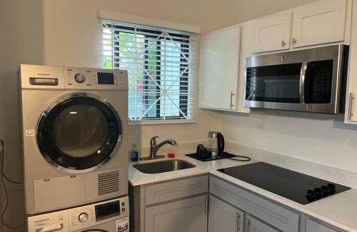 Silver Sands Apartment | Luxury 1 Bedroom & Rooftop Pool unit #2