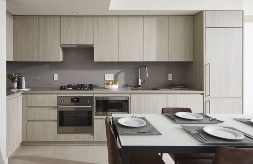 South Lake Union Hotel | Luxury 1-Bedroom Suite in Seattle with Pools, Fitness,Spectacular Balcony Views!