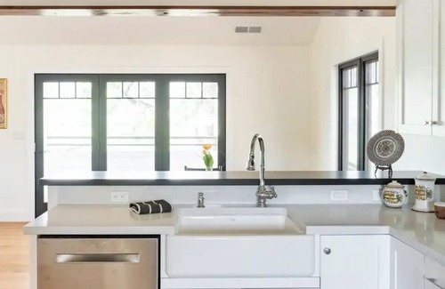 Geyserville Cottage | Luxury 1-br cottage on 30-acre vineyard property in enchanting Healdsburg
