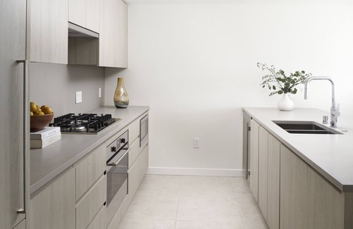 South Lake Union Hotel | Luxury 1-BR Suite in Seattle: Pools, Fitness, Balcony & Full Amenities!