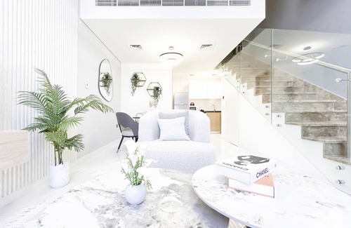 Dubai Apartment | Luxury 1-BR Villa in Rukan: Dubai Skyline Views!
