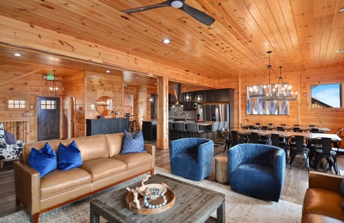 Bluff Mountain Cabin | Luxury 10BR/12BA Cabin w/Indoor Pool, 2 Hot Tubs, Arcade, & Theater! Mountain Views!