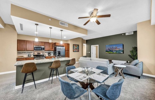 Downtown Cleveland Apartment | Luxury 11th Floor Downtown Condo w Stunning VIEWS!