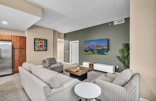 Downtown Cleveland Apartment | Luxury 11th Floor Downtown Condo w Stunning VIEWS!
