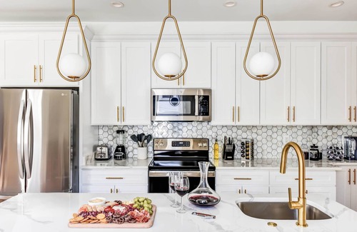 Park View House | Luxury 12-BR DC Mansion+Rooftop Patio | Sleeps 28