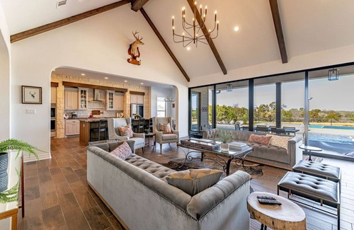Austin House | Luxury 12BR Estate Near Austin – Pool, Pickleball, Theater & Room for 34 Guests
