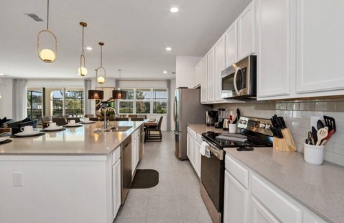 Kissimmee Villa | Luxury 15Bd Pool Home with Game Room-2489SD