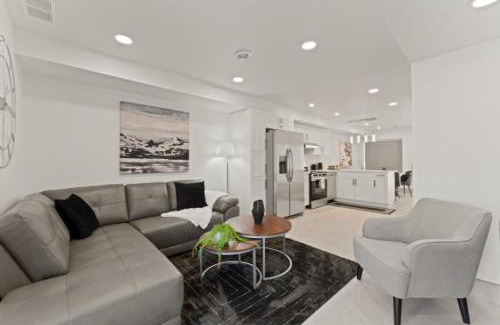 Leamington House | Luxury 171-7 Condos with Magnificent Lakeviews