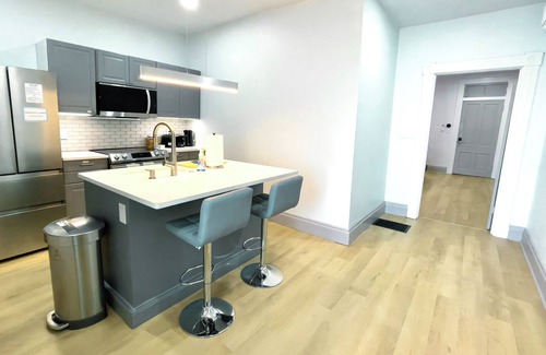 Clifton Heights Apartment | Luxury 1BR Apt near UC CCM, Downtown Cincinnati, Hospital and Zoo w/Parking, 1FL