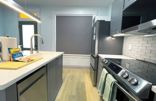 Clifton Heights Apartment | Luxury 1BR Apt near UC CCM, Downtown Cincinnati, Hospital and Zoo w/Parking, 1FL