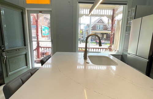 Clifton Heights Apartment | Luxury 1BR Apt near UC CCM, Downtown Cincinnati, Hospital and Zoo w/Parking, 1FL