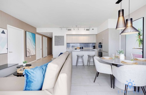 Hollywood South Central Beach Apartment | Luxury 1Br -Front Intracoastal | Balcony+ Pools