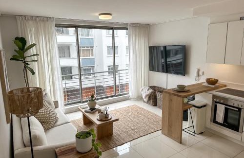 Green Point Apartment | Luxury 1BR Green Point - Walk to Sea Point Promenade! Rooftop Pool, Secure Parking