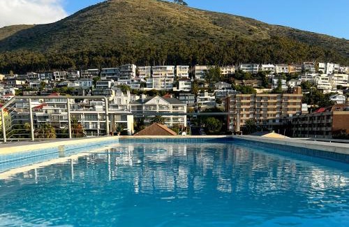 Green Point Apartment | Luxury 1BR Green Point - Walk to Sea Point Promenade! Rooftop Pool, Secure Parking