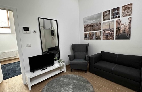 Klein-Antwerpen Apartment | Luxury 1BR Near Fashion District by Oneluxstay