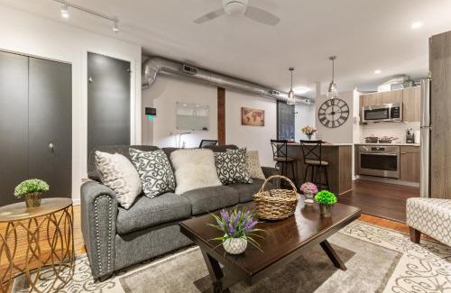 Old City Apartment | Luxury 1BR OLD CITY-KING BED Walk to Liberty Bell & Independence Mall - FREE PARKING!