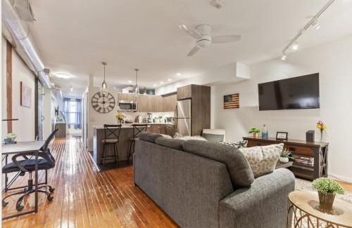 Old City Apartment | Luxury 1BR OLD CITY-KING BED Walk to Liberty Bell & Independence Mall - FREE PARKING!