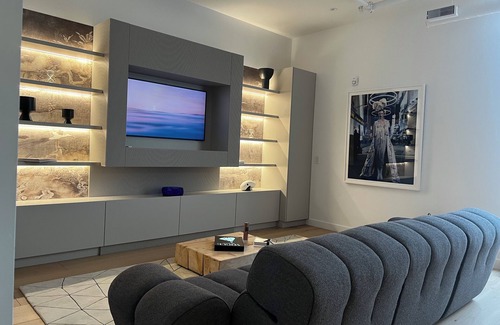 Davenport Apartment | Luxury 1BR w/ensuite, skylit dining, Powder Rm, Kitchen, balcony & pet services
