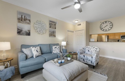 Biggar Condo | Luxury 1st floor condo w/Fountain view - centrally located to airport and beach