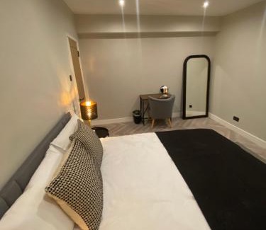 Elephant and Castle Apartment | Luxury 2 bed 1 bath in Central London by Graceful Apartments