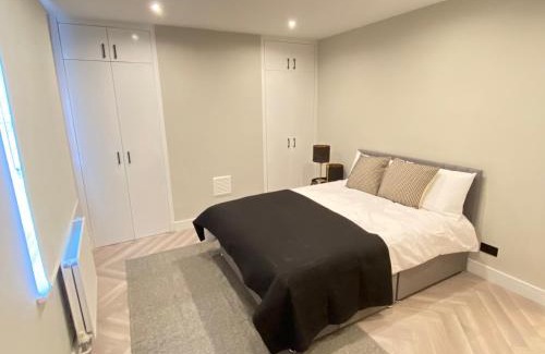 Elephant and Castle Apartment | Luxury 2 bed 1 bath in Central London by Graceful Apartments