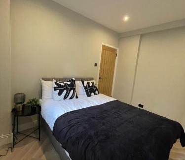 Elephant and Castle Apartment | Luxury 2 bed 1 bath in Central London by Graceful Apartments