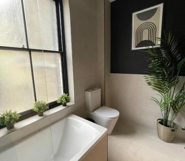 Elephant and Castle Apartment | Luxury 2 bed 1 bath in Central London by Graceful Apartments